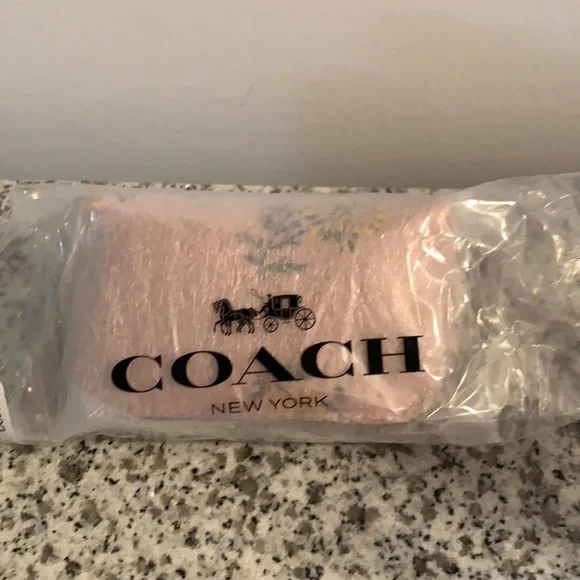 Coach - Picture 3 of 8